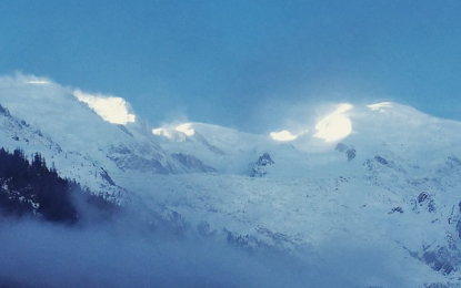 Chutes de neige, de la poudreuse pour la fin de saison